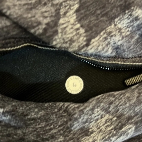 Lululemon Warm Stabilizer 1/2 Zip Hoodie Incognito Camo Size 4 - Picture 11 of 11